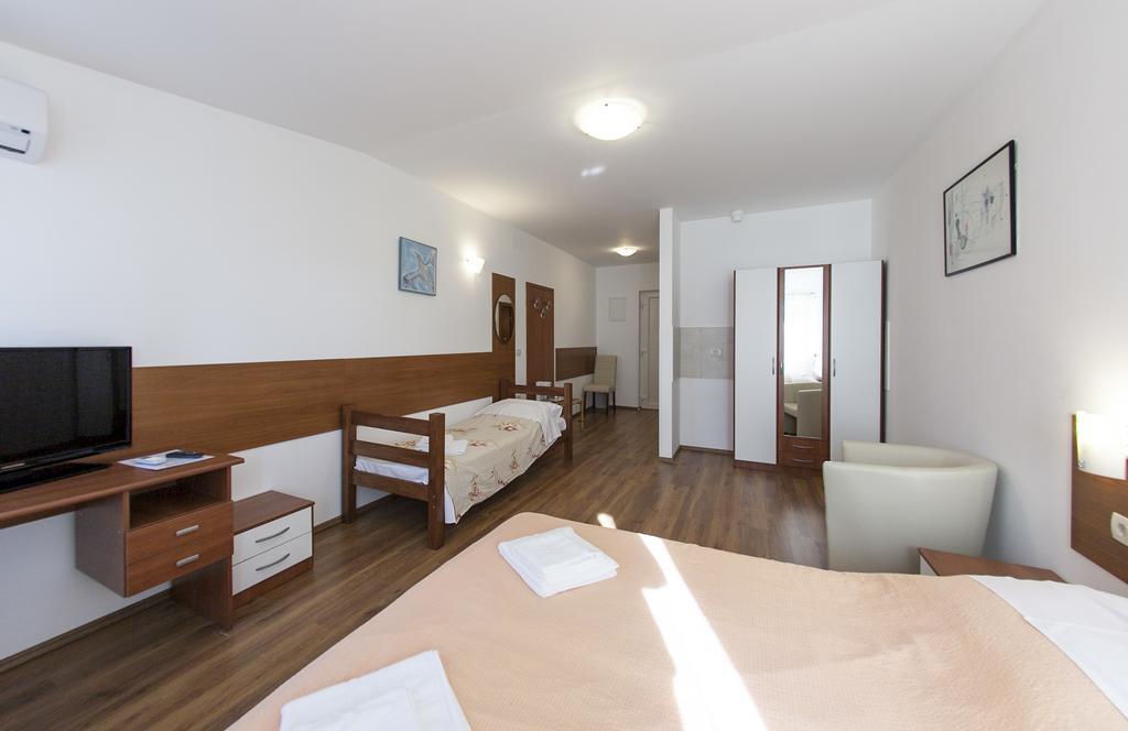 Apartments And Rooms Liburnija Opatija Exteriör bild